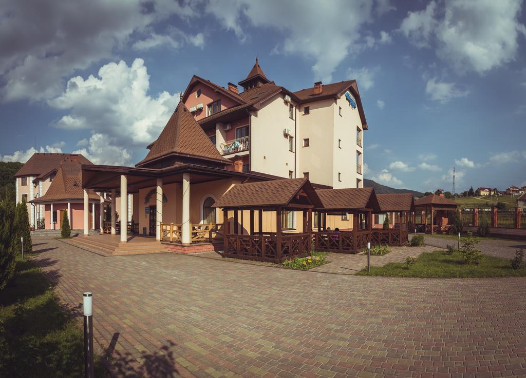 Hotel Срібний Водограй à Polyana  Extérieur photo