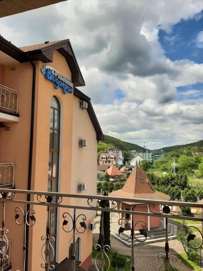 Hotel Срібний Водограй à Polyana  Extérieur photo
