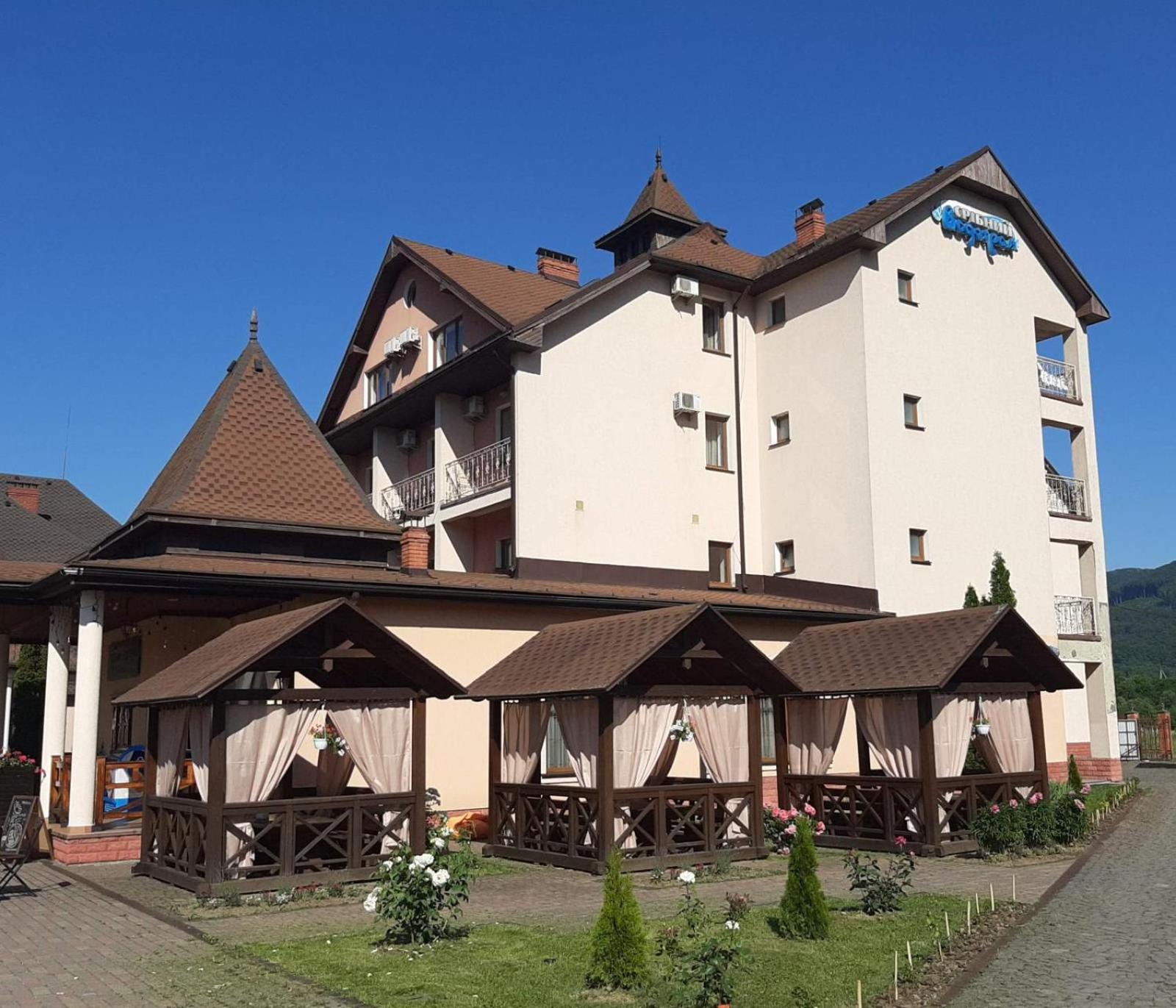 Hotel Срібний Водограй à Polyana  Extérieur photo
