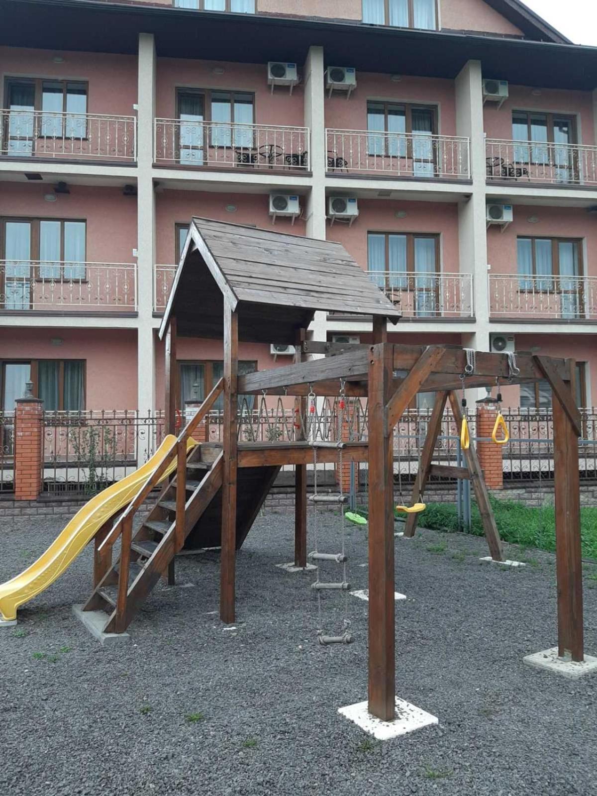 Hotel Срібний Водограй à Polyana  Extérieur photo