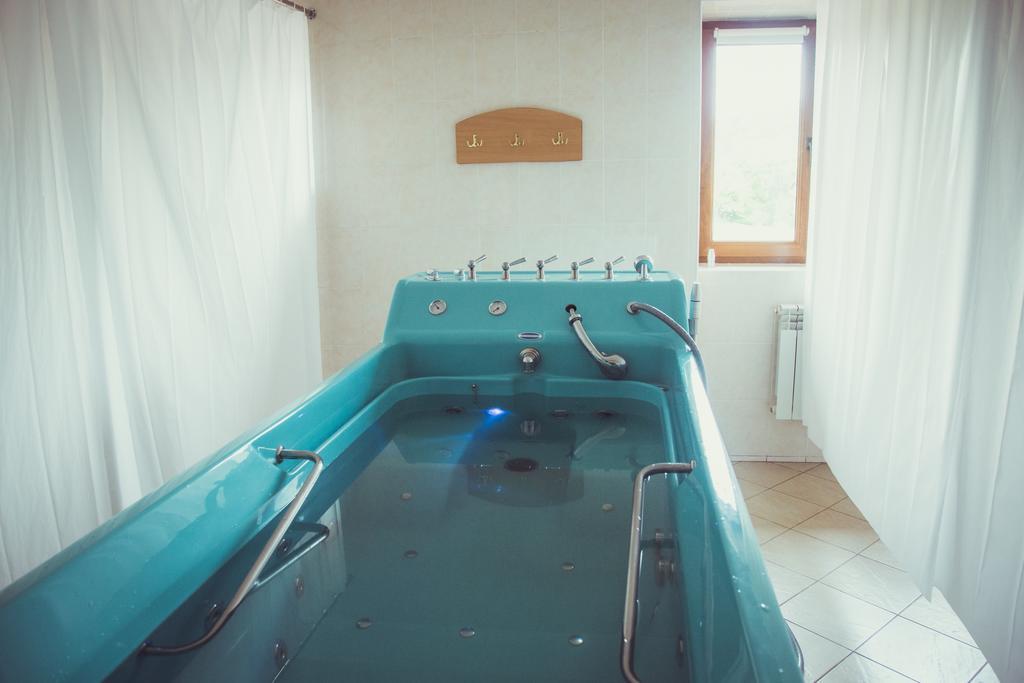 Hotel Срібний Водограй à Polyana  Extérieur photo
